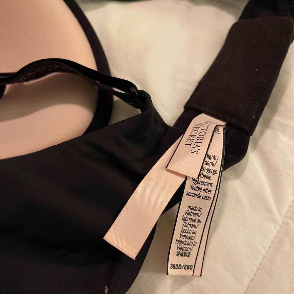 Victoria Secret - Picture 3 of 8